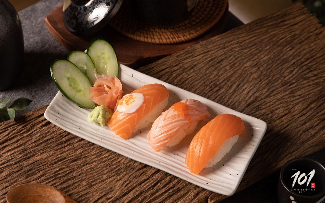 Salmon nigiri