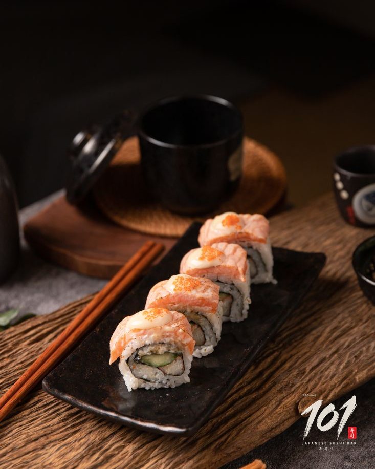 Aburi salmon roll