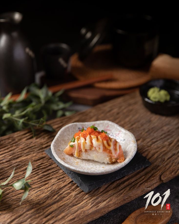 Aburi salmon nigiri
